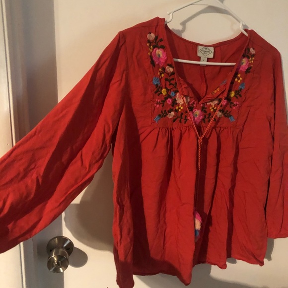 Red top - Picture 3 of 5